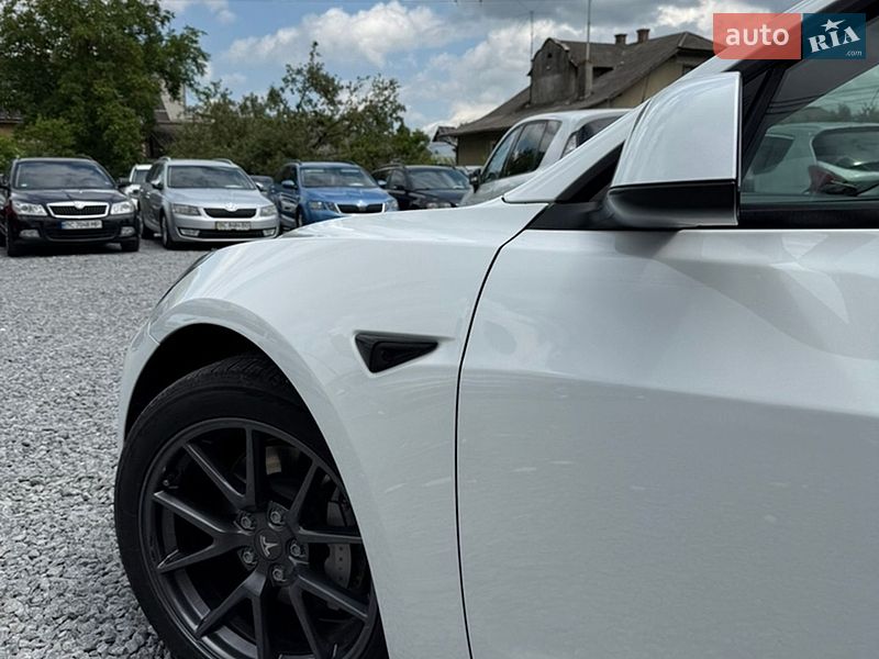 Седан Tesla Model 3 2023 в Стрые