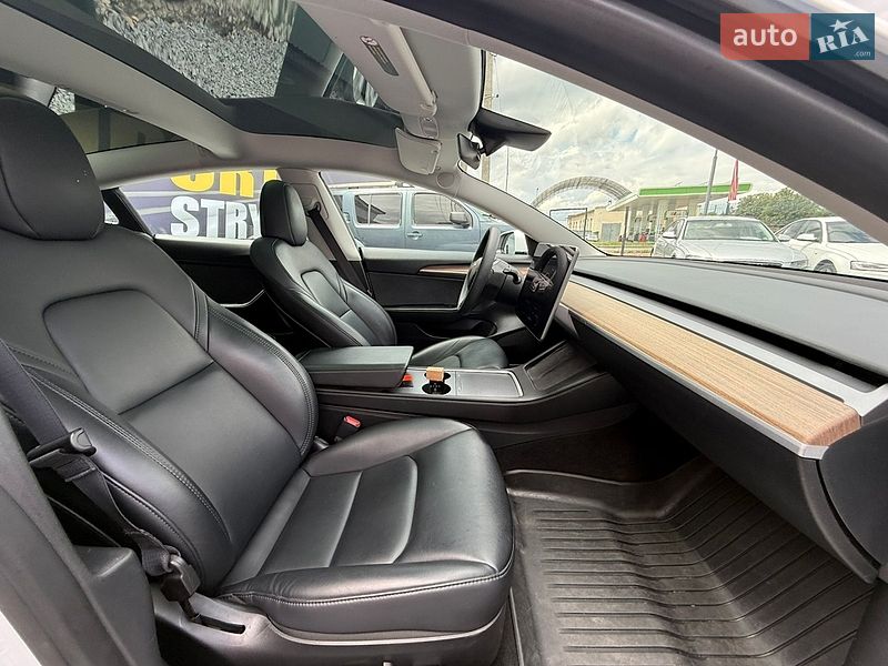 Седан Tesla Model 3 2023 в Стрые