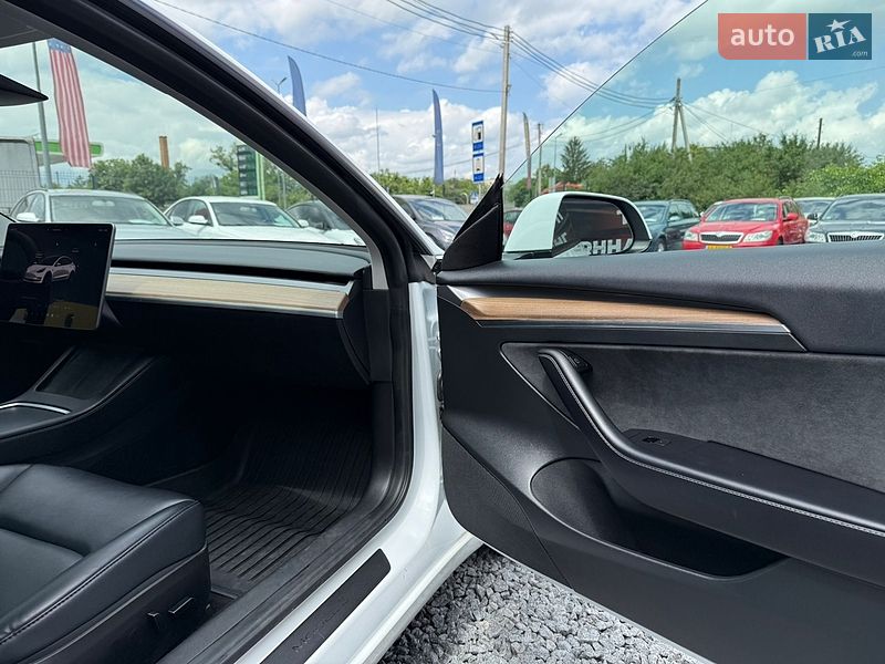 Седан Tesla Model 3 2023 в Стрые