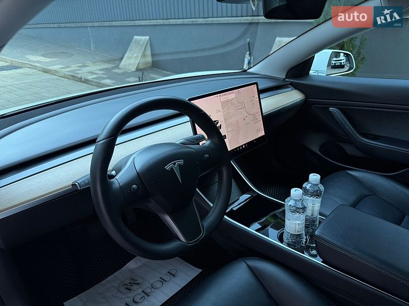 Седан Tesla Model 3 2020 в Ужгороде
