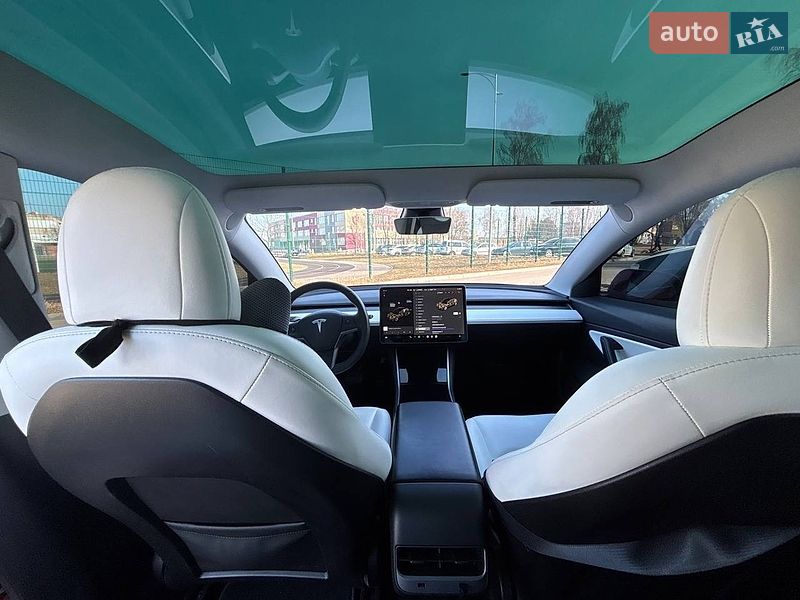 Седан Tesla Model 3 2020 в Виннице