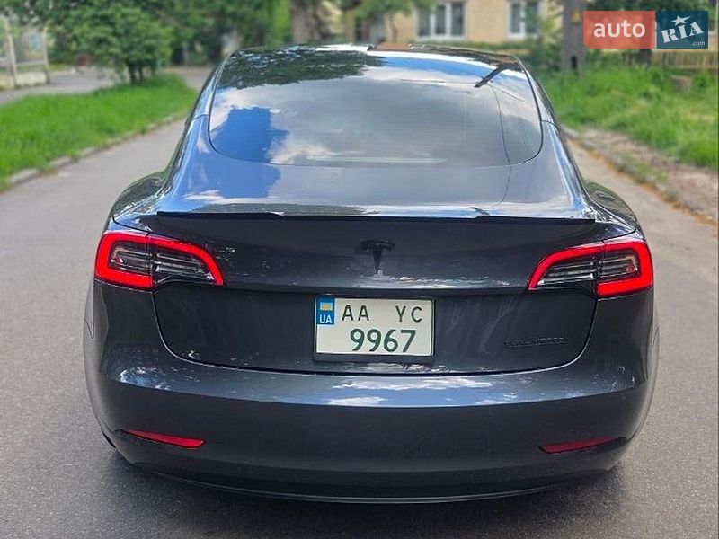 Седан Tesla Model 3 2022 в Киеве