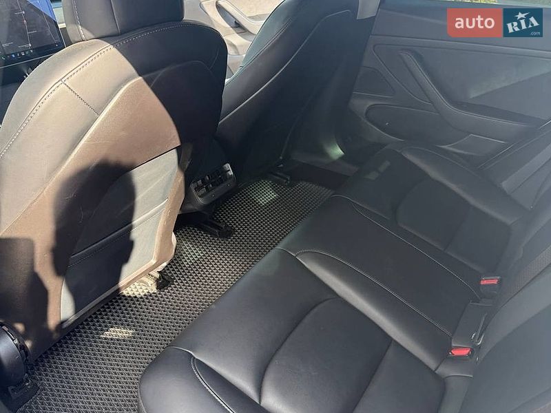 Седан Tesla Model 3 2020 в Киеве