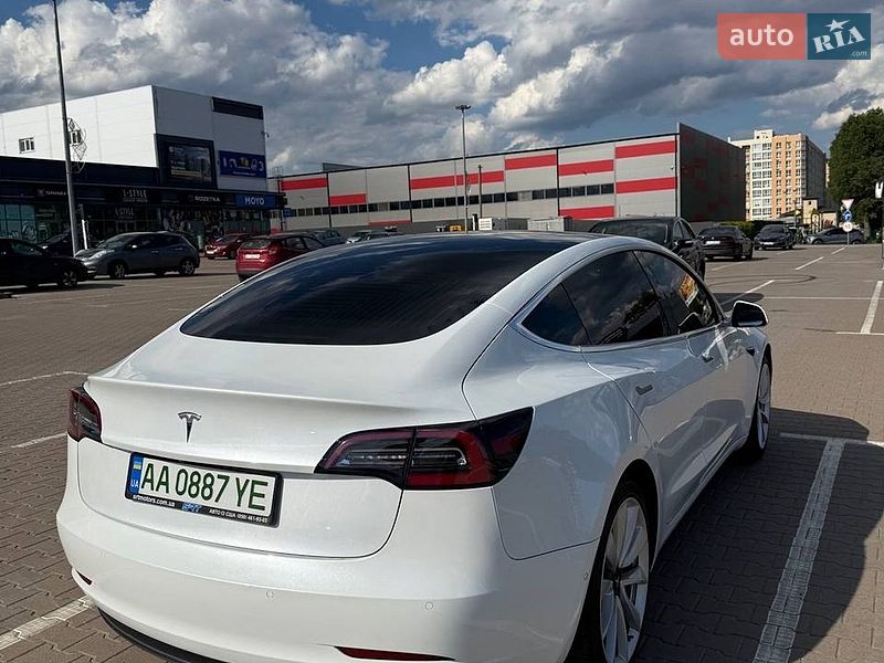 Седан Tesla Model 3 2020 в Киеве
