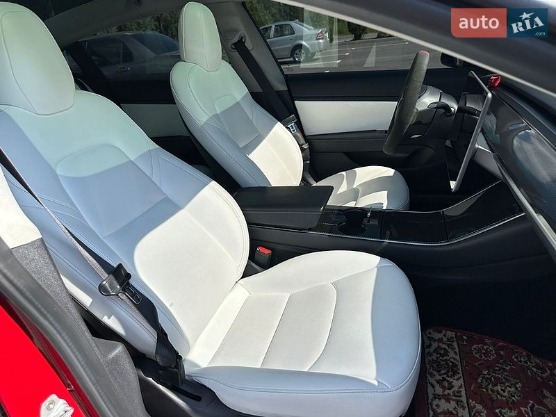 Седан Tesla Model 3 2019 в Киеве