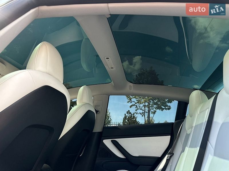 Седан Tesla Model 3 2019 в Киеве