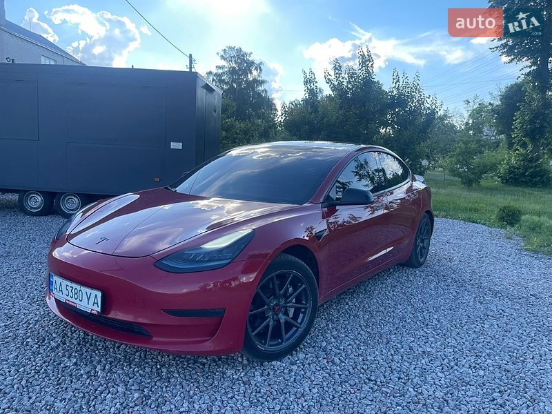 Седан Tesla Model 3 2020 в Переяславі