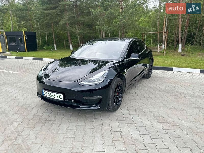 Седан Tesla Model 3 2018 в Жовкве