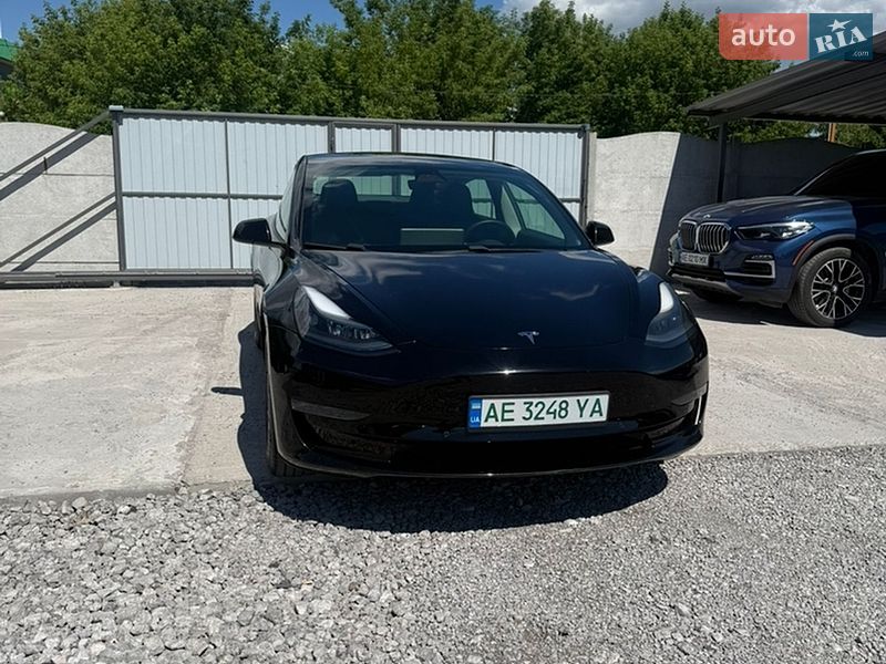 Седан Tesla Model 3 2020 в Кам'янському