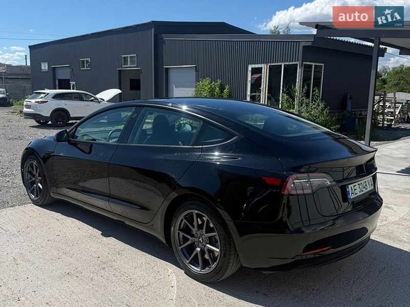 Седан Tesla Model 3 2020 в Кам'янському