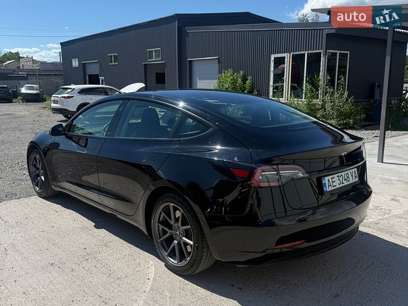 Седан Tesla Model 3 2020 в Кам'янському