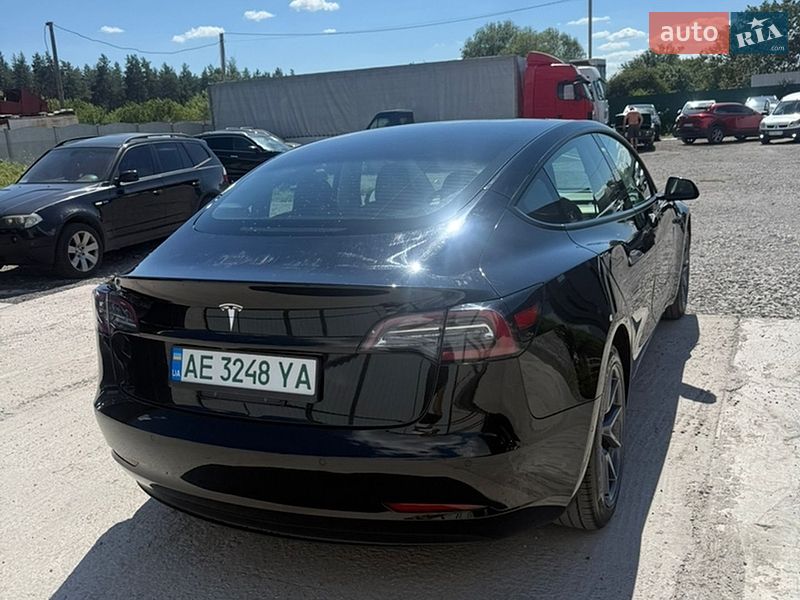 Седан Tesla Model 3 2020 в Кам'янському