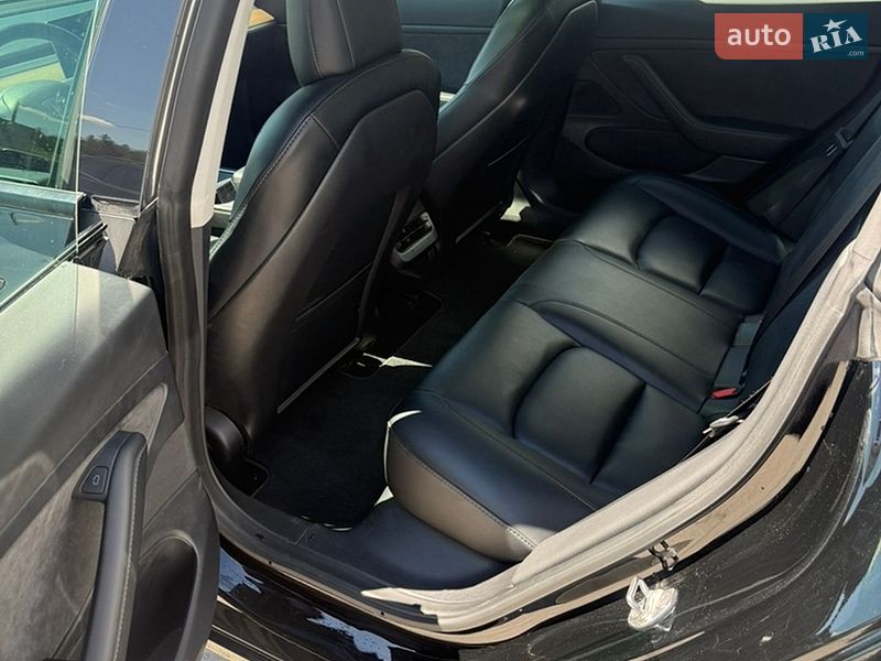Седан Tesla Model 3 2020 в Кам'янському