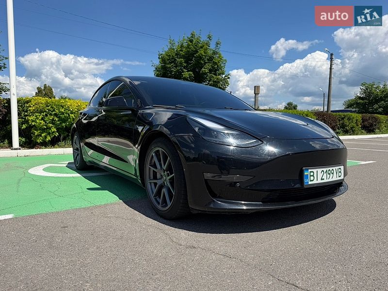 Седан Tesla Model 3 2021 в Полтаві