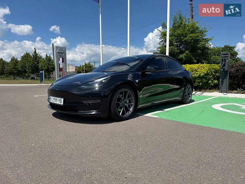 Седан Tesla Model 3 2021 в Полтаві