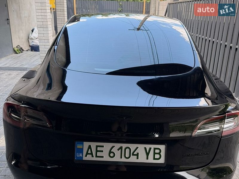 Седан Tesla Model 3 2022 в Днепре