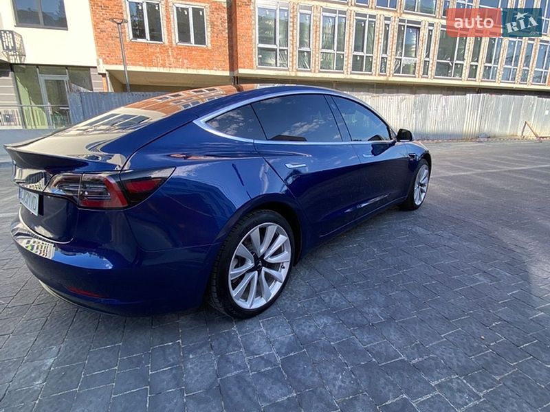 Седан Tesla Model 3 2019 в Львове