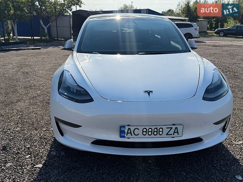 Седан Tesla Model 3 2022 в Луцке