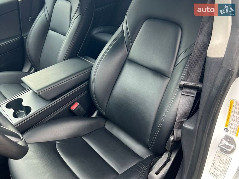 Седан Tesla Model 3 2022 в Луцке