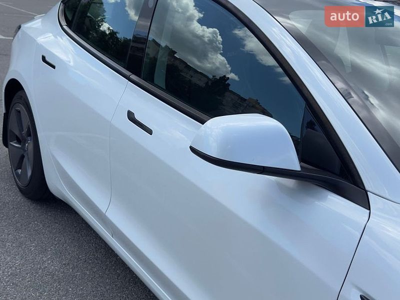 Седан Tesla Model 3 2023 в Броварах