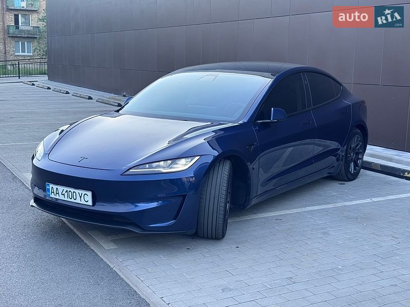 Седан Tesla Model 3 2024 в Киеве