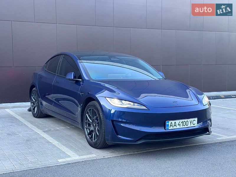 Седан Tesla Model 3 2024 в Киеве