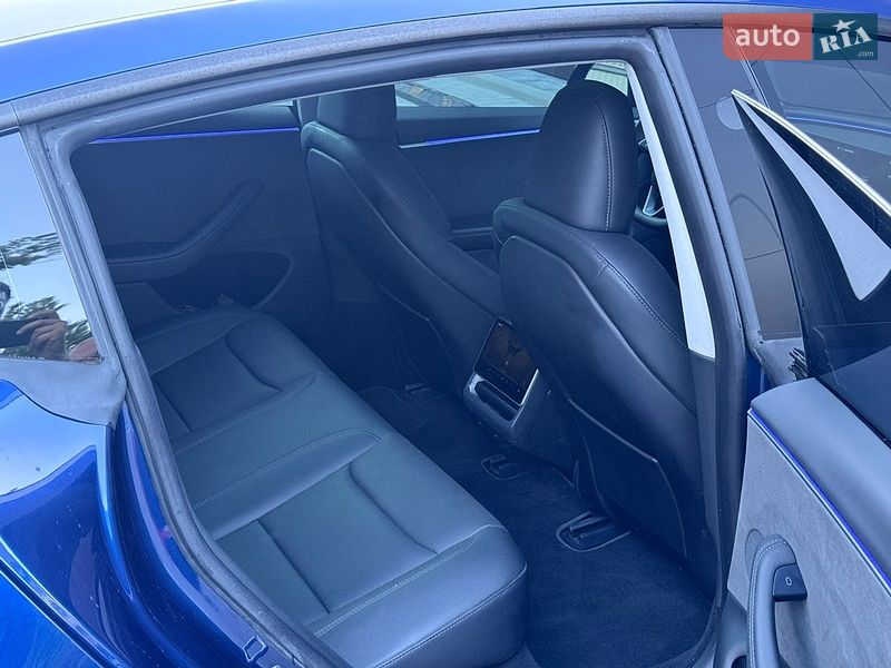 Седан Tesla Model 3 2024 в Киеве