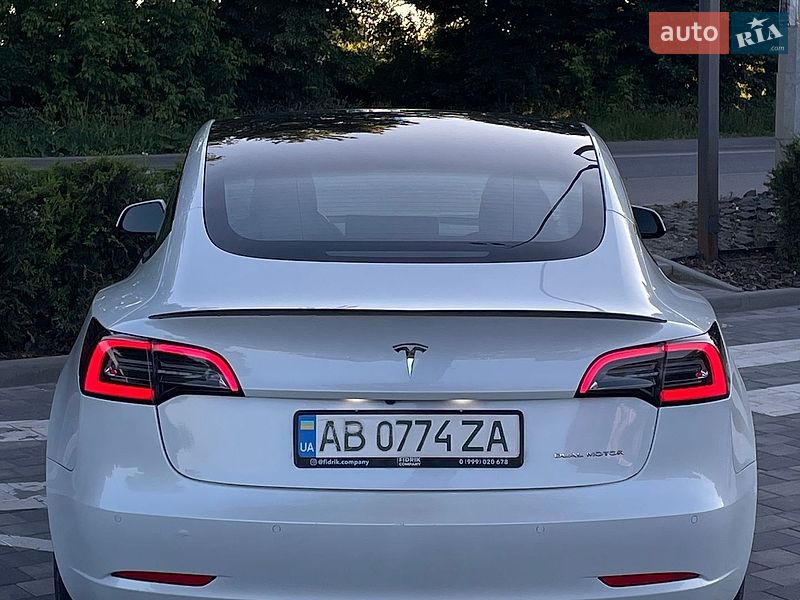 Седан Tesla Model 3 2021 в Виннице