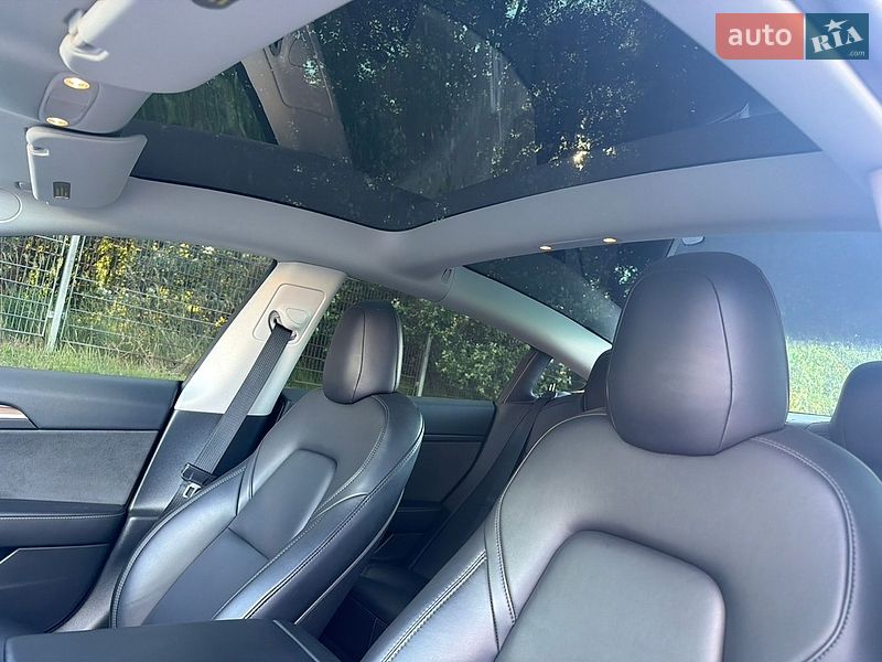 Седан Tesla Model 3 2022 в Киеве