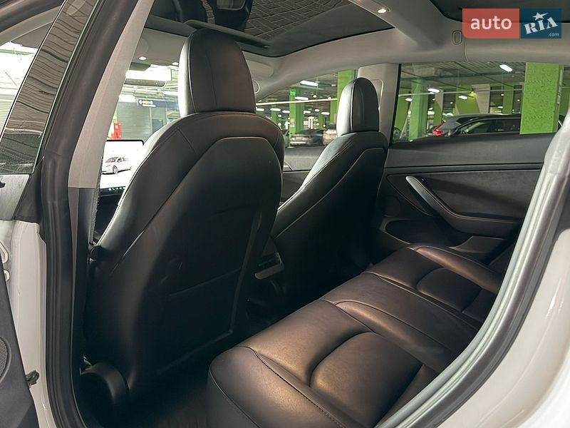 Седан Tesla Model 3 2022 в Киеве