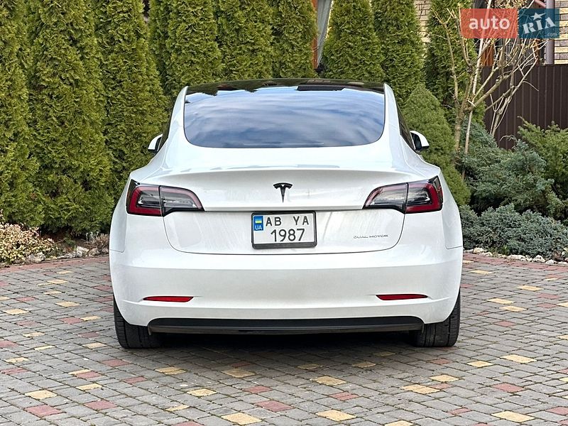 Седан Tesla Model 3 2022 в Вінниці