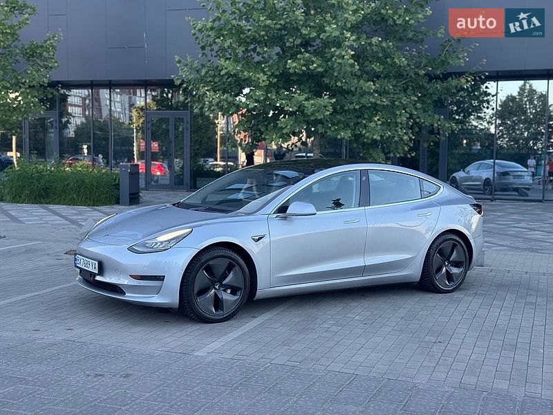 Седан Tesla Model 3 2018 в Ровно