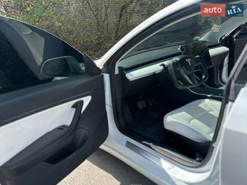 Седан Tesla Model 3 2019 в Луцке
