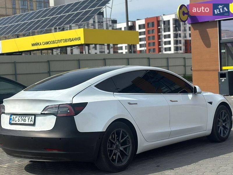 Седан Tesla Model 3 2019 в Луцке