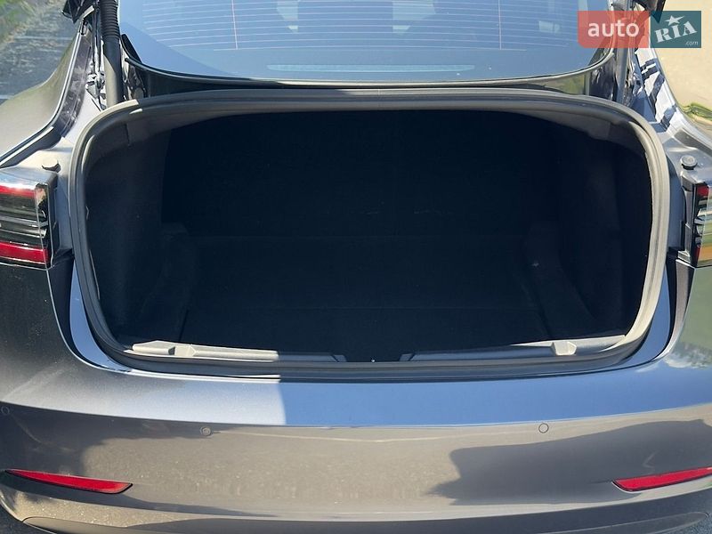 Седан Tesla Model 3 2020 в Вышгороде