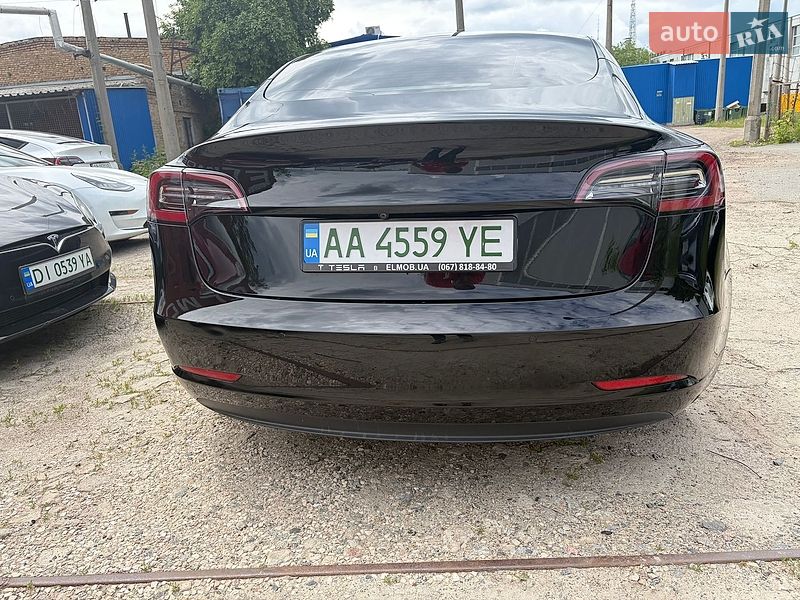 Седан Tesla Model 3 2021 в Киеве