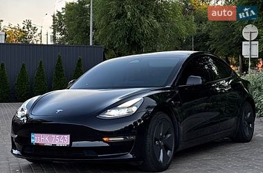 Седан Tesla Model 3 2022 в Кривом Роге