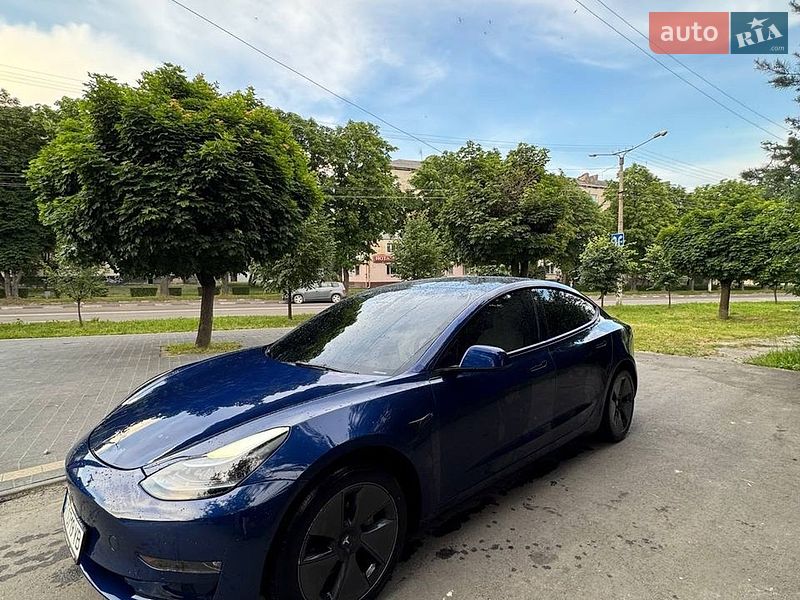 Седан Tesla Model 3 2022 в Калуші