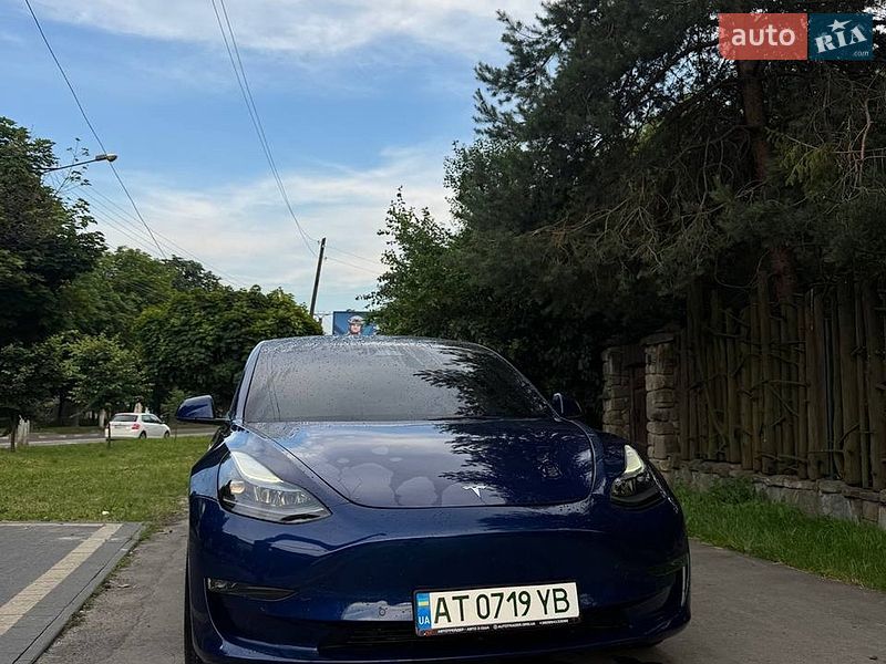 Седан Tesla Model 3 2022 в Калуші