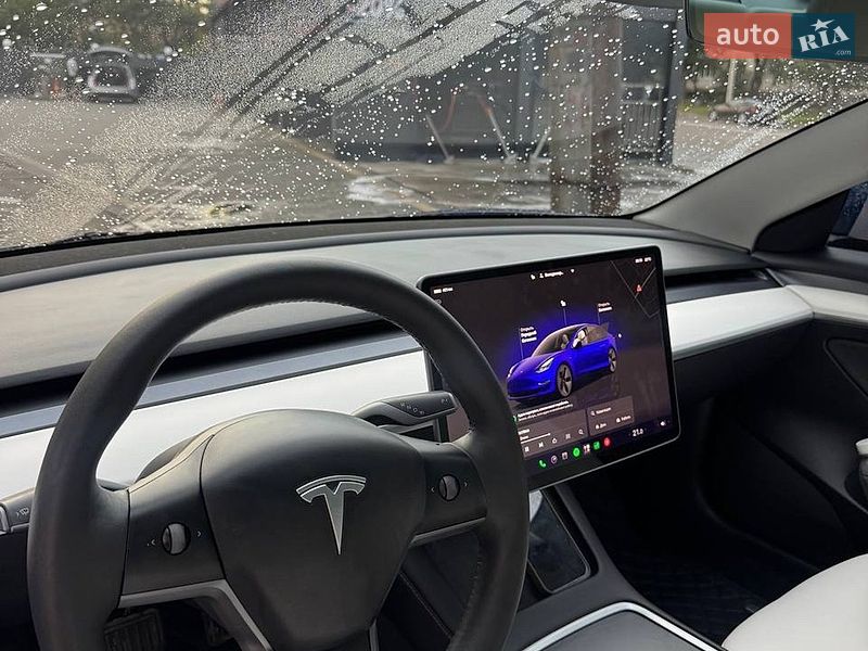 Седан Tesla Model 3 2022 в Калуші