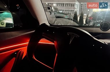 Седан Tesla Model 3 2019 в Луцке
