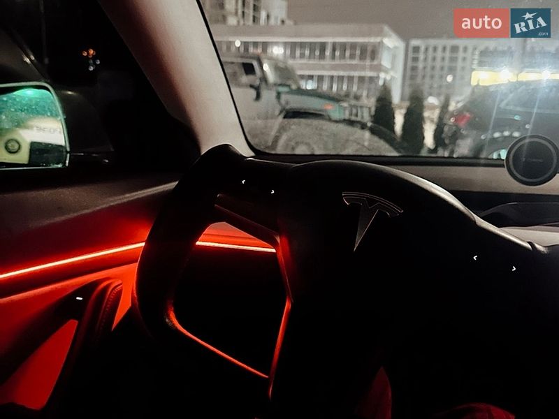 Седан Tesla Model 3 2019 в Луцке