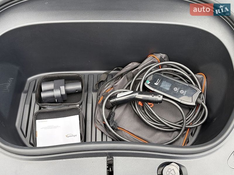Седан Tesla Model 3 2025 в Львове