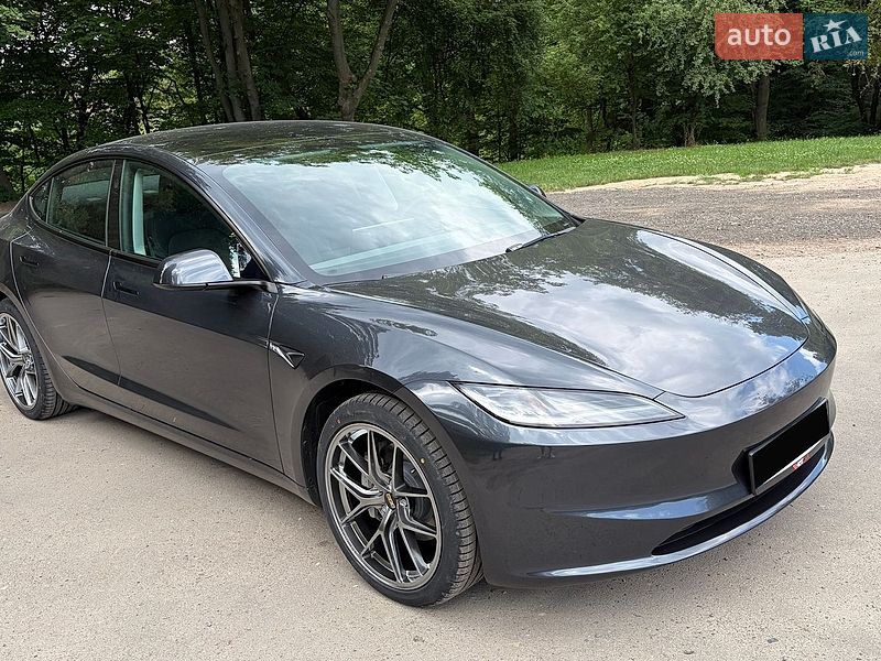 Седан Tesla Model 3 2025 в Львове