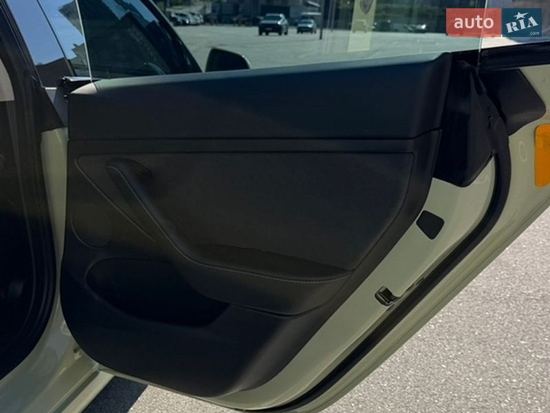 Седан Tesla Model 3 2022 в Киеве фото 28 Седан Tesla Model 3 2022 в Киеве