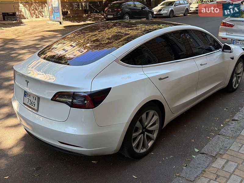 Седан Tesla Model 3 2018 в Одесі
