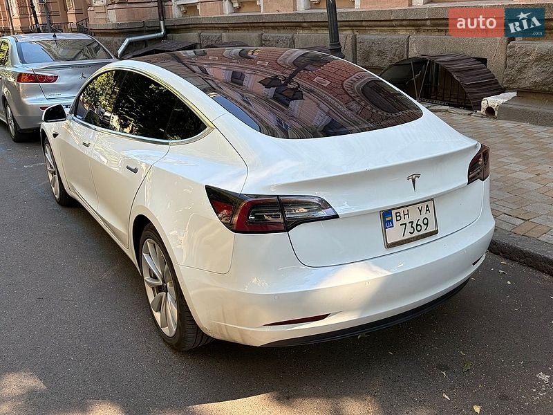 Седан Tesla Model 3 2018 в Одессе