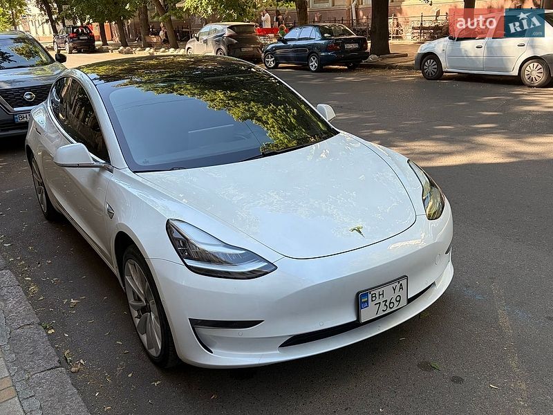 Седан Tesla Model 3 2018 в Одесі