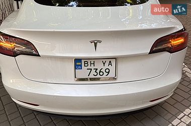 Седан Tesla Model 3 2018 в Одесі