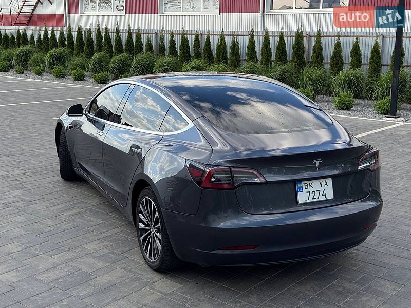 Седан Tesla Model 3 2018 в Луцке